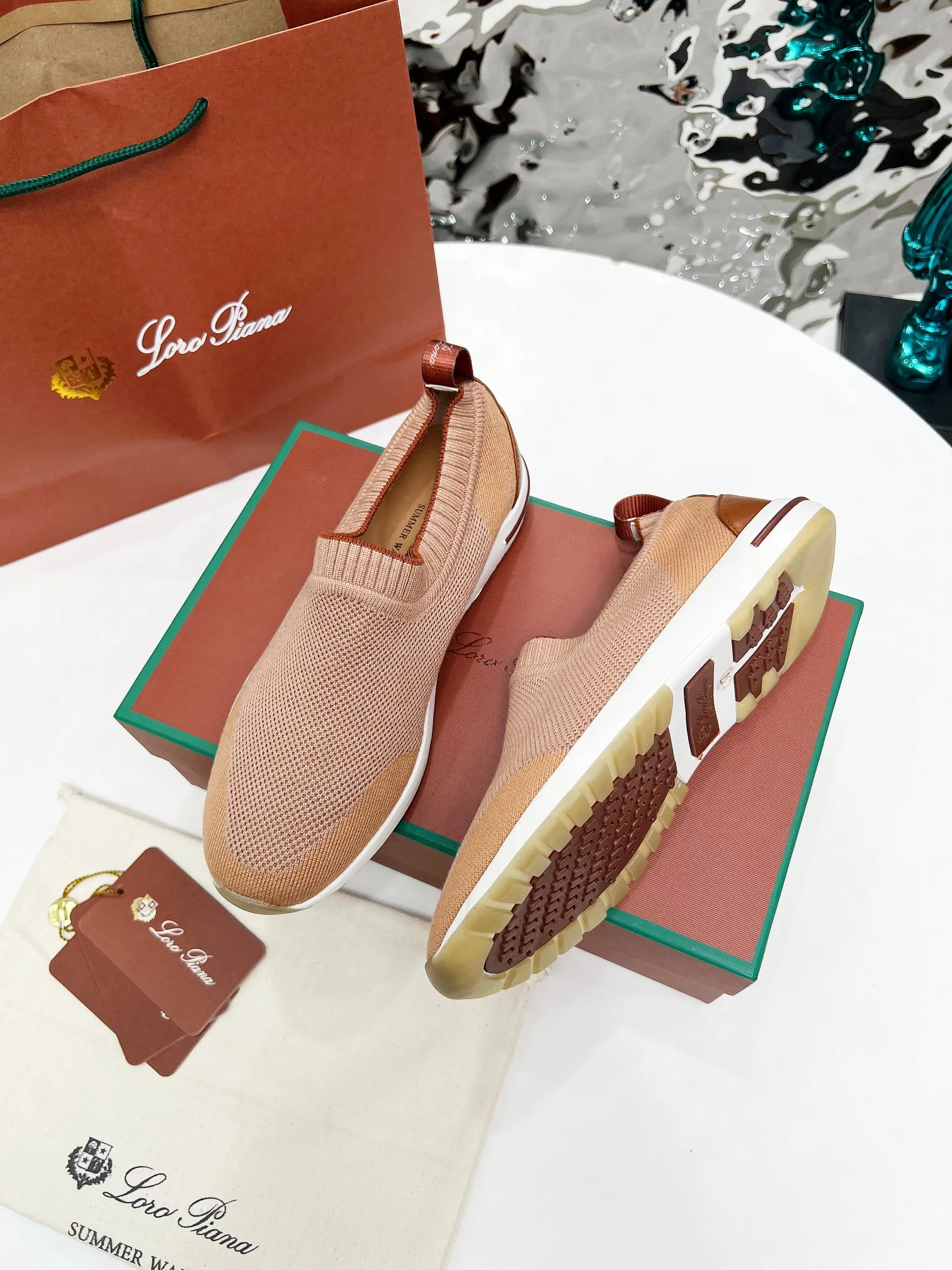 👟👟Ex-factory price 440👟👟 Men’s size +10 🧨🧨🧨Loropiana’s new board is online! This product is made of imported nylon velvet and developed from original boards. It is light, comfortable and breathable, and is suitable for all seasons. Size: 35-41, (Note: 35 and 41 are not returnable or exchangeable),